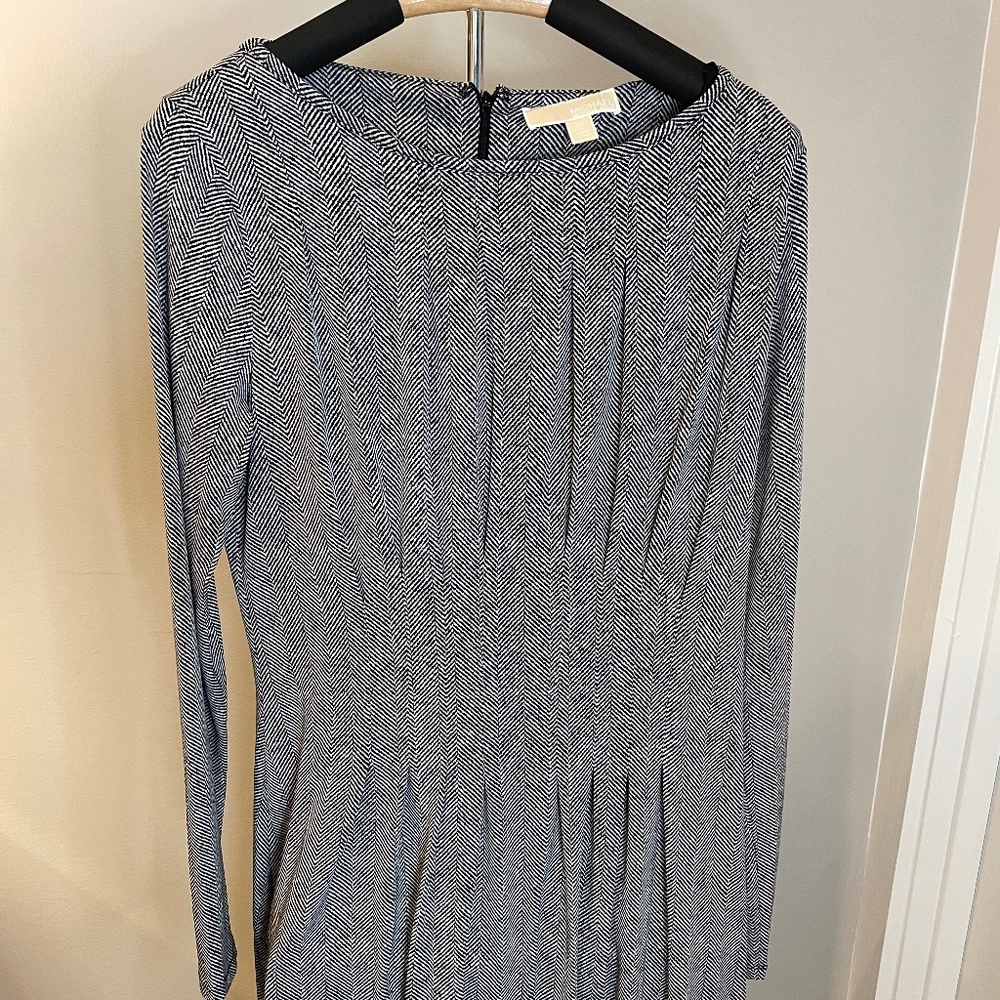 Flattering Michael Kors Black & White Patterned Long Sleeve Dress Size L